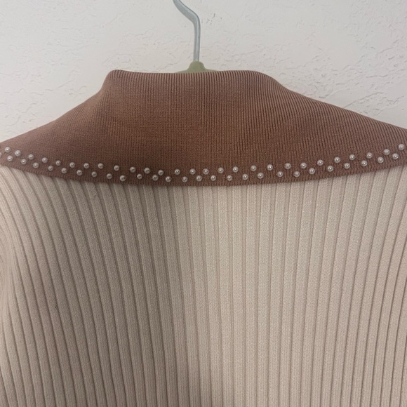 Sweater - Picture 4 of 6